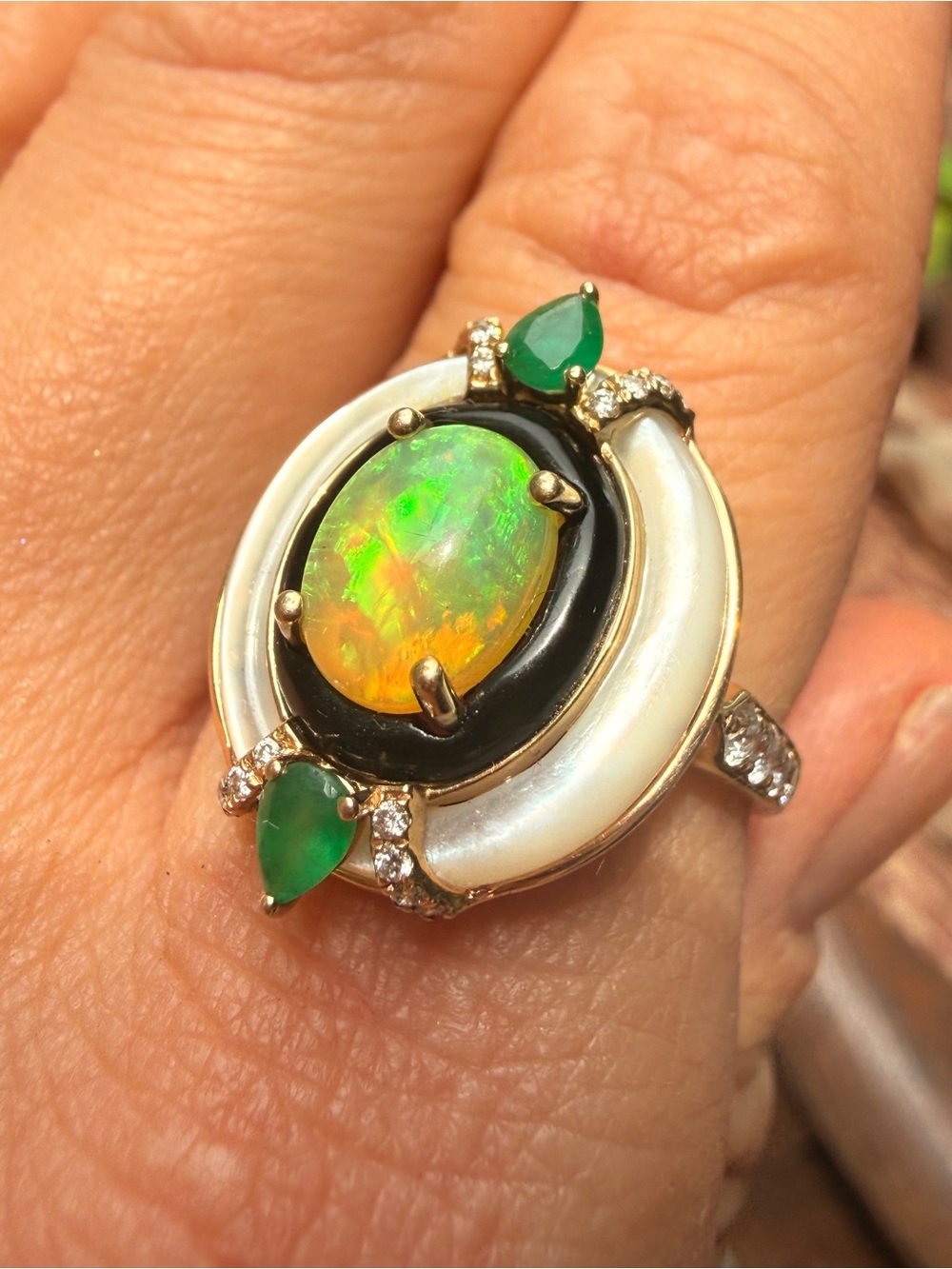 ✨Vintage Asch Grossbardt 14K Gold Opal,
Mother-of-Pearl, Onyx & Emerald Ring Sz8